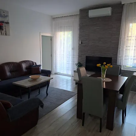 Grande Trosoban Stan Na Dan Apartman